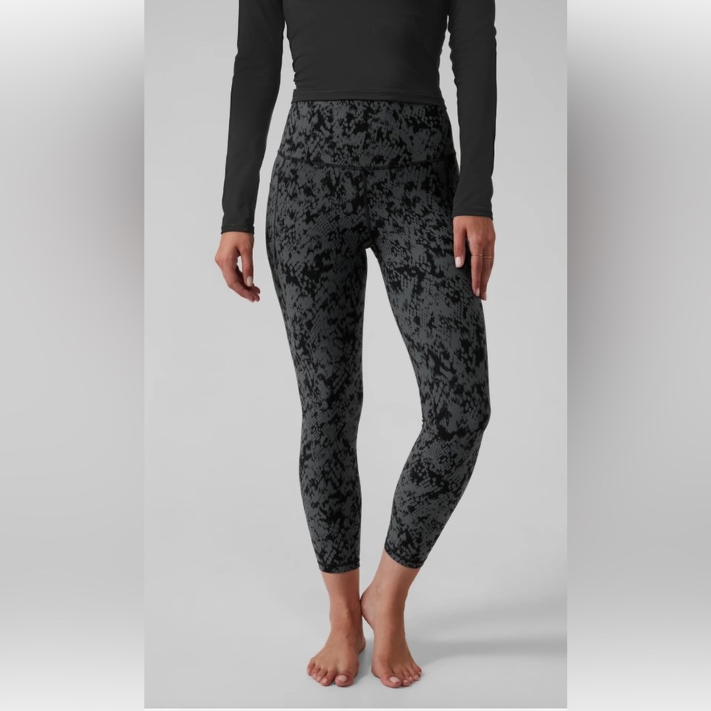 Athleta Salutation Stash Pocket II 7/8 Tight in coveted Python print
